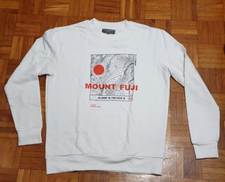 Sudadera blanca Monte Fuji Talla L Primark de segunda mano por 6 EUR en  Madrid en WALLAPOP