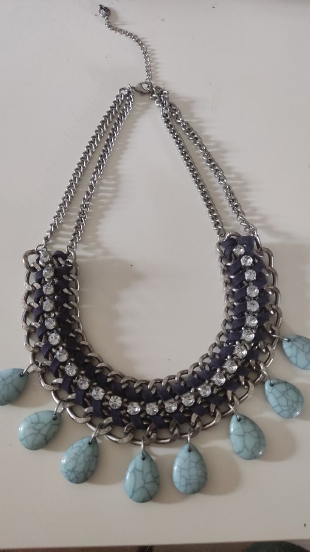 Collar de cadena, abalorios, cuerdas