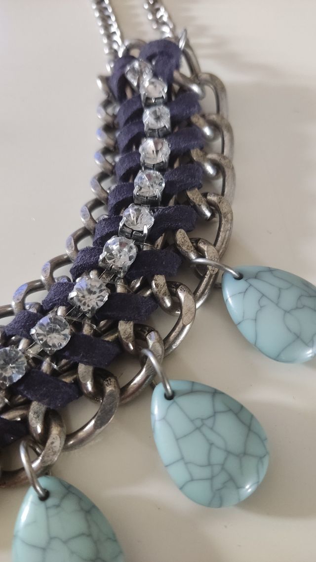 Collar de cadena, abalorios, cuerdas