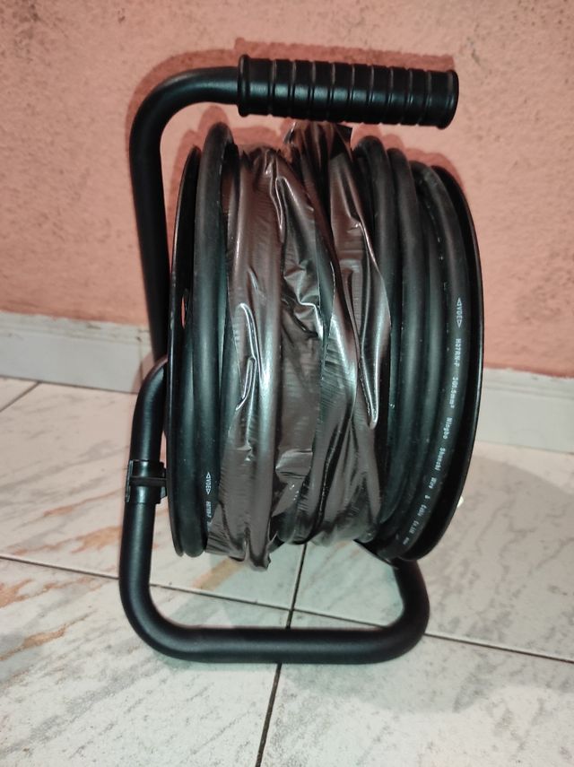 Enrollacable  con 4 tomas y cable de 25m