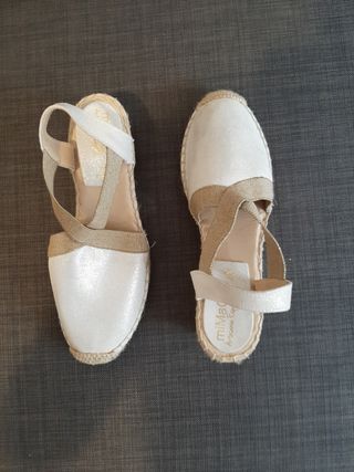 Sandalias Esparto MIMAO totalmente NUEVAS de segunda mano por 15 EUR en  Barcelona en WALLAPOP