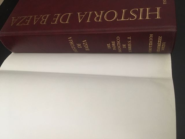 Libro historia de Baeza en muy buen estado 