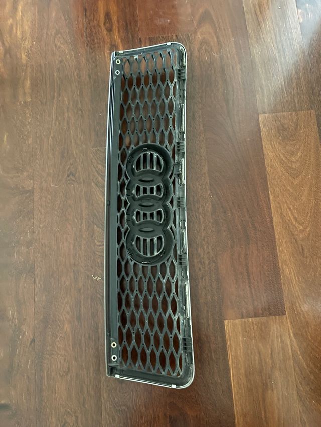 4B3 853 651 G 1L1 REJILLA Parrilla RS6 superior