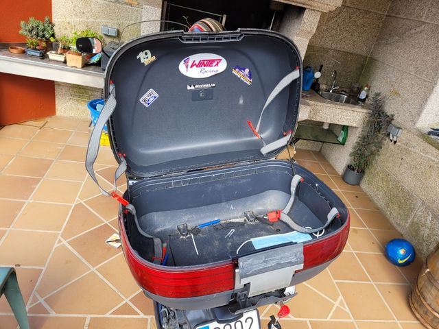 maleta y soporte para t max