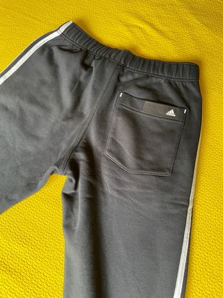 Chandal Adidas clásico de segunda mano en WALLAPOP