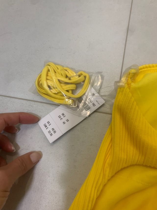 Bañador amarillo , talla S Hollister