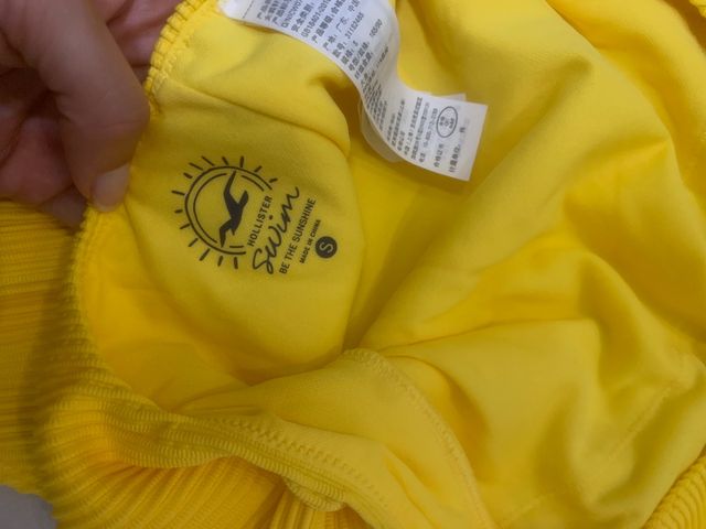 Bañador amarillo , talla S Hollister