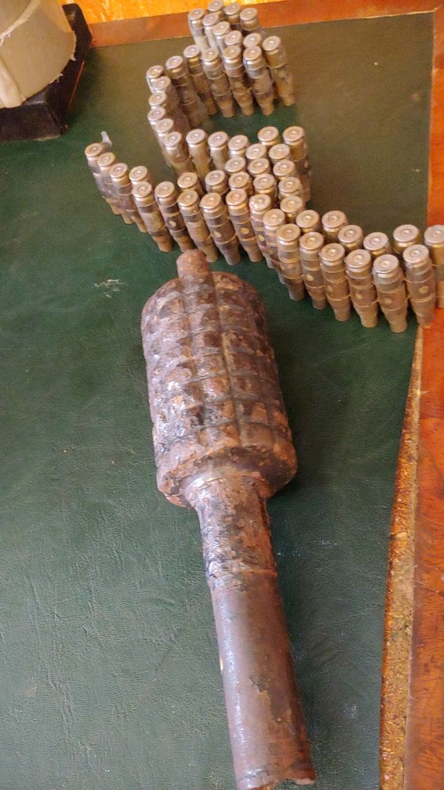 Dos piezas antiguas de la II G Mundial