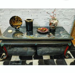 Mesa oriental lacada vintage · pieza de subasta