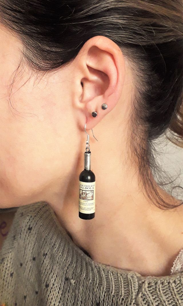 Lindos y originales pendientes de botella de vino