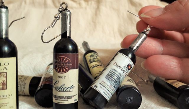 Lindos y originales pendientes de botella de vino