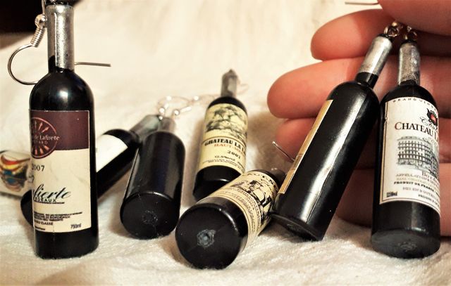 Lindos y originales pendientes de botella de vino