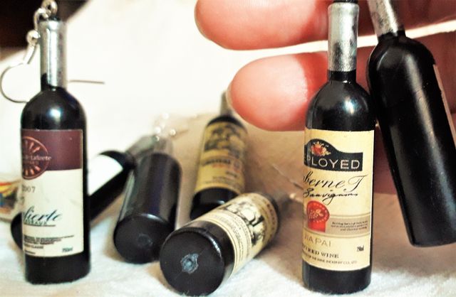 Lindos y originales pendientes de botella de vino