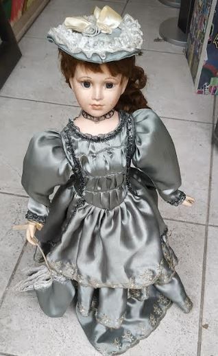 ANTIGUEDAD MUÑECA DE PORCELANA ALTO 50 CTMS,