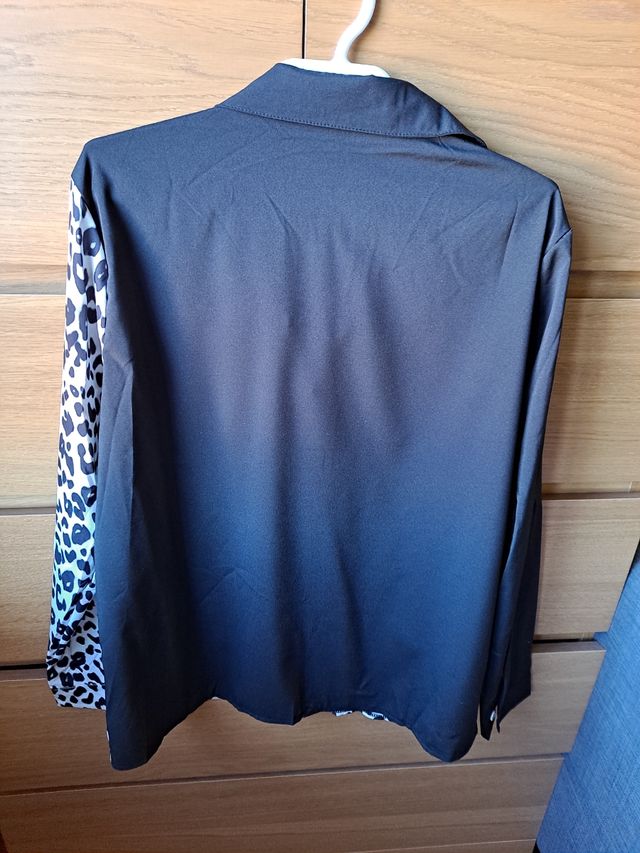 Blusa de mujer Animal Print. Talla XL (42). NUEVA.