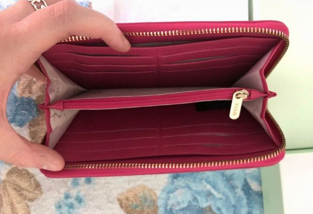Cartera tous fucsia nueva. Precio negociable.