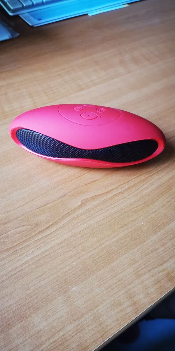 Altavoz Bluetooth rojo