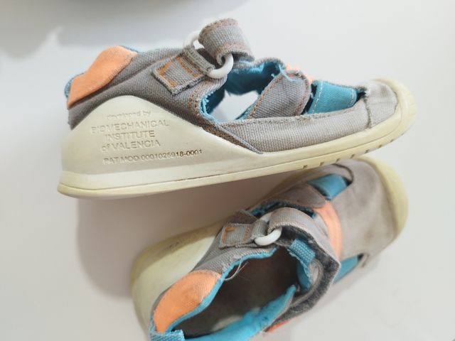 sandalias biomecanic + zapatillas para el agua