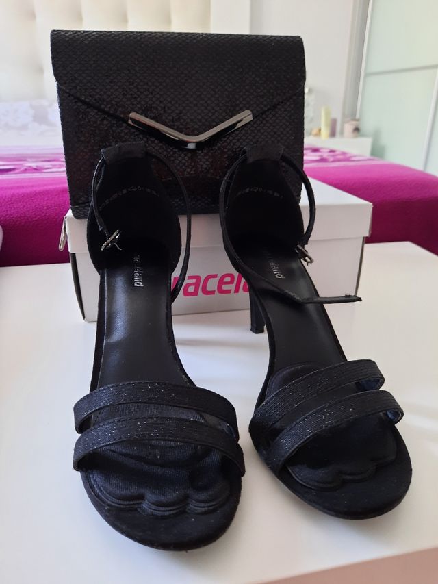 Sandalias negro brillo con bolso a juego