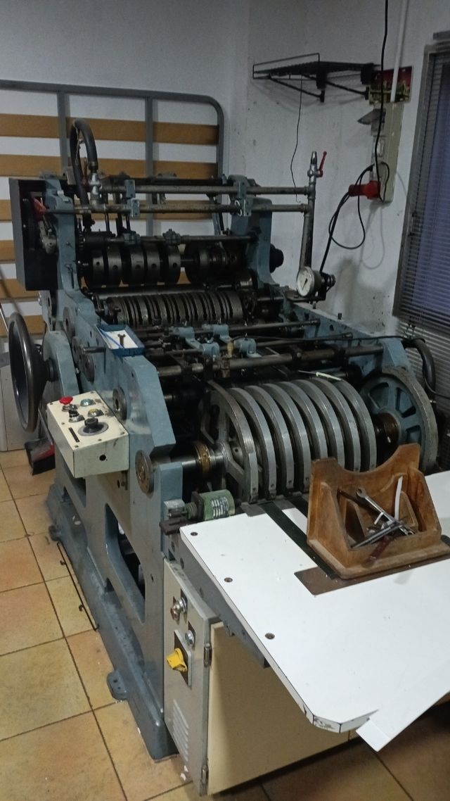 PEGADORA PLEGADORA DE sobres composturas
