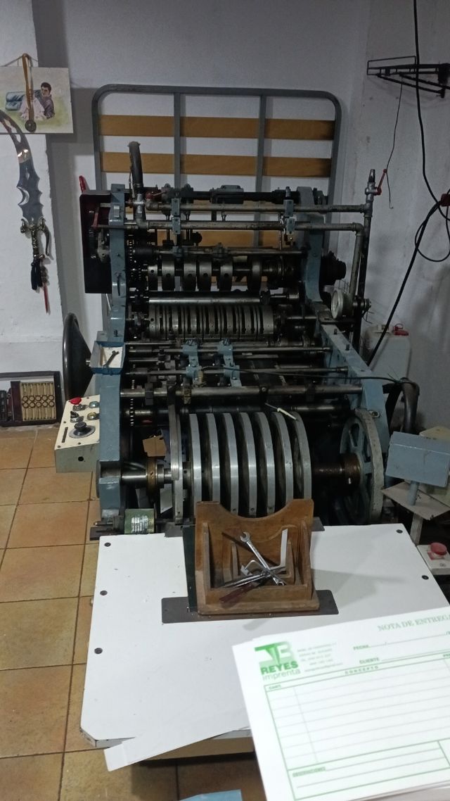 PEGADORA PLEGADORA DE sobres composturas
