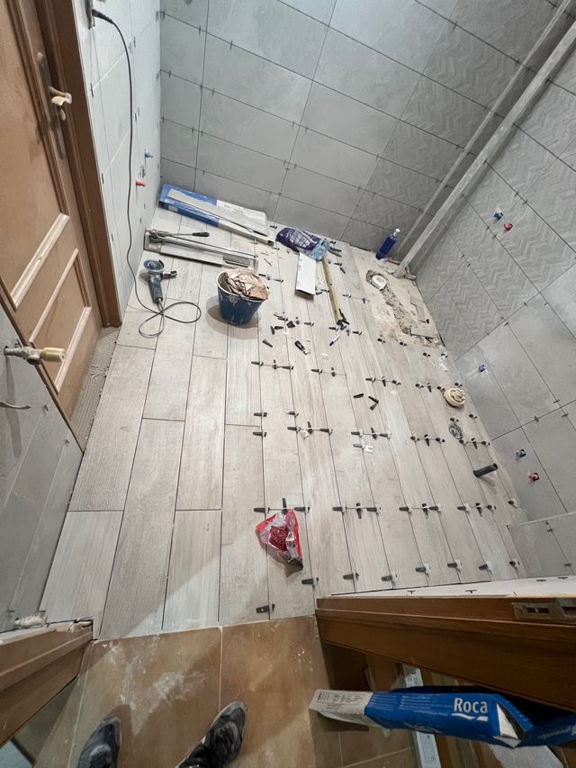 Alicatado de baños y cocina.