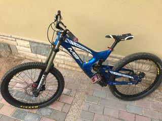 Bicicleta de descenso talla M de segunda mano en WALLAPOP