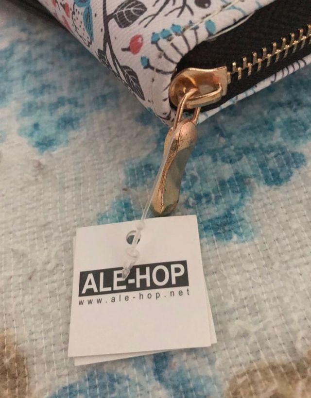 Cartera de flores nueva ale-hop. Precio negociable