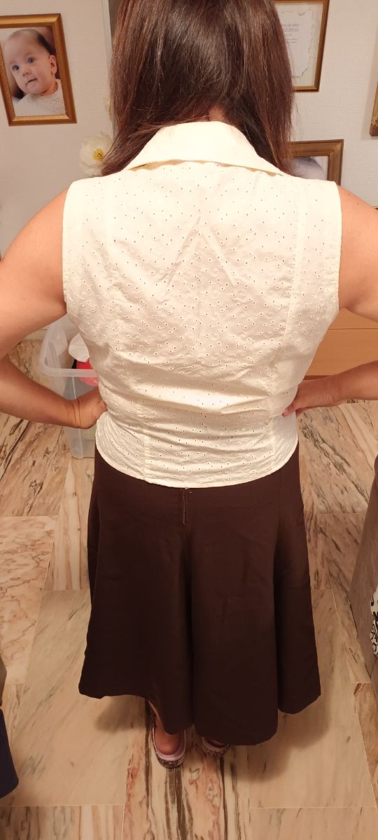 FALDA CAMPERA CON CAMISA CALADA Y FLOR DE REGALO