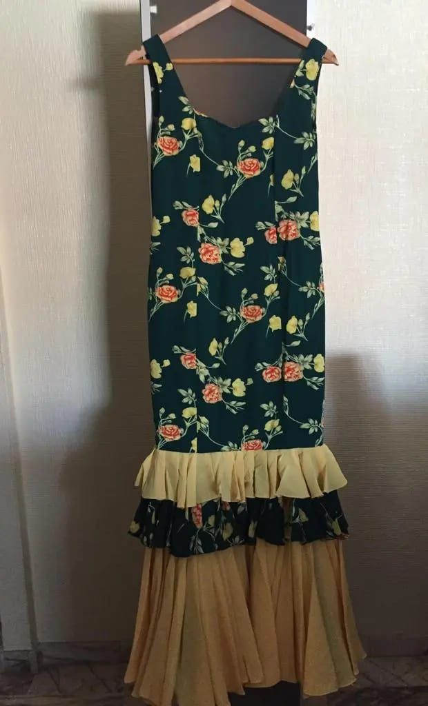 TRAJE DE GITANA CON MANTÓN Y PENDIENTE A ELEGIR