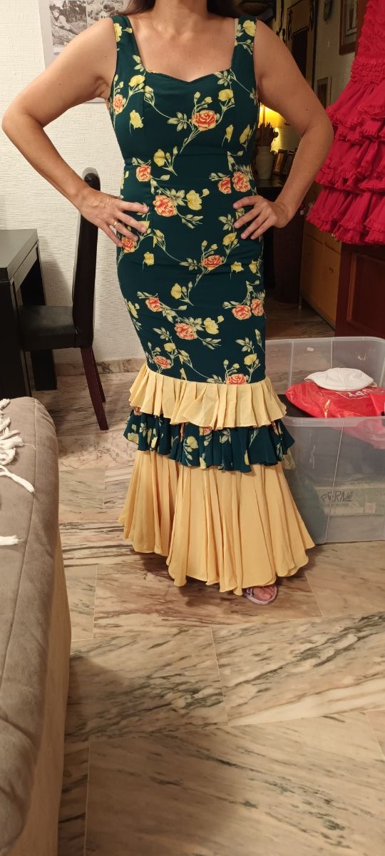 TRAJE DE GITANA CON MANTÓN Y PENDIENTE A ELEGIR