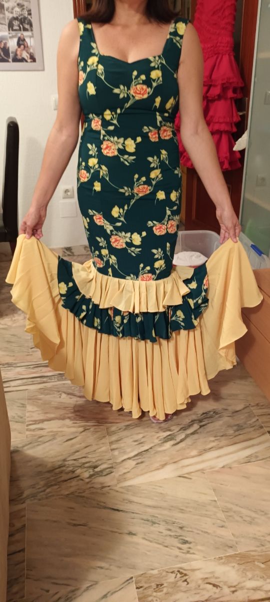 TRAJE DE GITANA CON MANTÓN Y PENDIENTE A ELEGIR