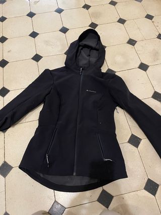Cortavientos Quechua decathlon mujer, talla XS de segunda mano por 15 EUR  en Barcelona en WALLAPOP