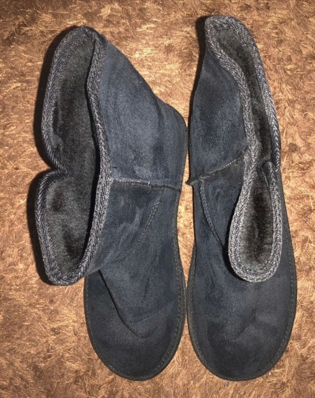 Botas negras con forro interior. Precio negociable