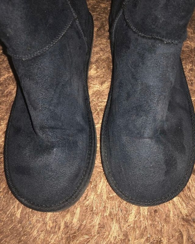 Botas negras con forro interior. Precio negociable