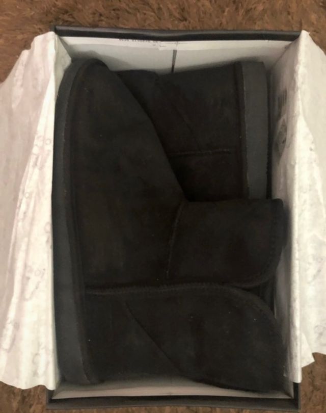 Botas negras con forro interior. Precio negociable
