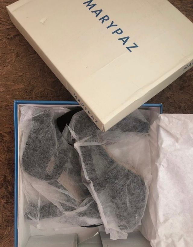 Zapatos de tacón negros nuevos Mary paz.