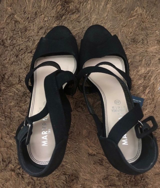 Zapatos de tacón negros nuevos Mary paz.
