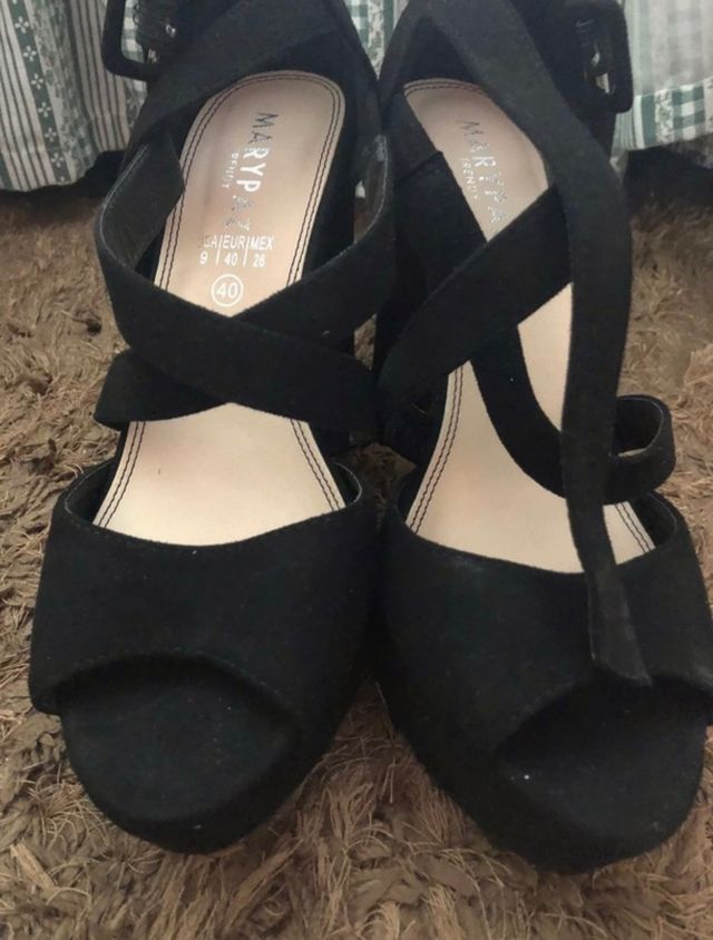 Zapatos de tacón negros nuevos Mary paz.