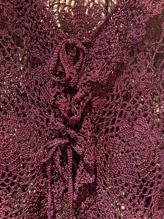 Chaqueta perlé color burdeos