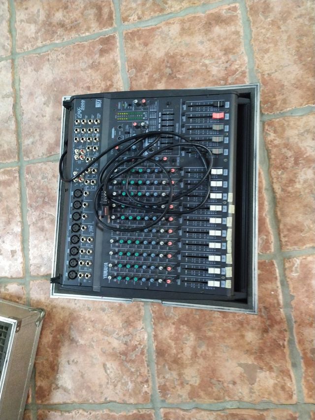 Mesa de mezclas. YAMAHA