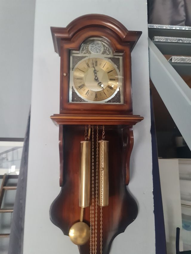 reloj de pared rústico