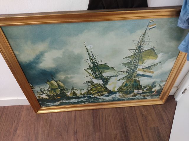 cuadro con marco dorado