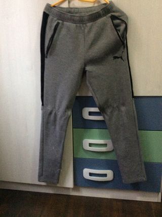 Pantalones Chándal Puma de segunda mano por 20 EUR en Blanes en WALLAPOP