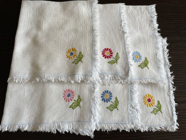 Tovaglia vintage con fiorellini con 6 tovaglioli 