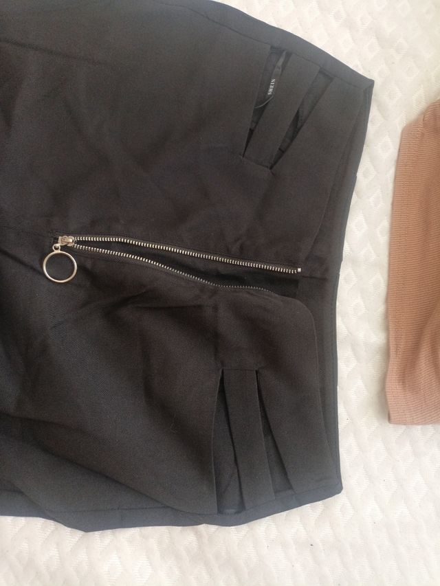 pantalón negro abertura en los lados