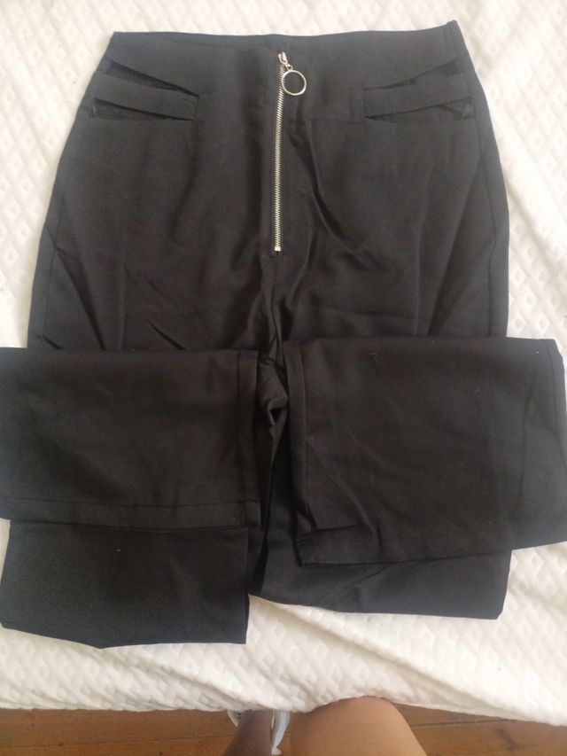 pantalón negro abertura en los lados