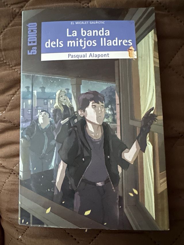 Libros ( en Valenciano) para edades diversas.
