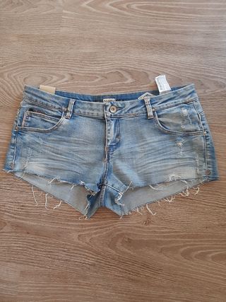 Pantalón Vaquero Corto. Pull\u0026amp;Bear. Talla XL. de segunda mano por 9 EUR  en Portugalete en WALLAPOP