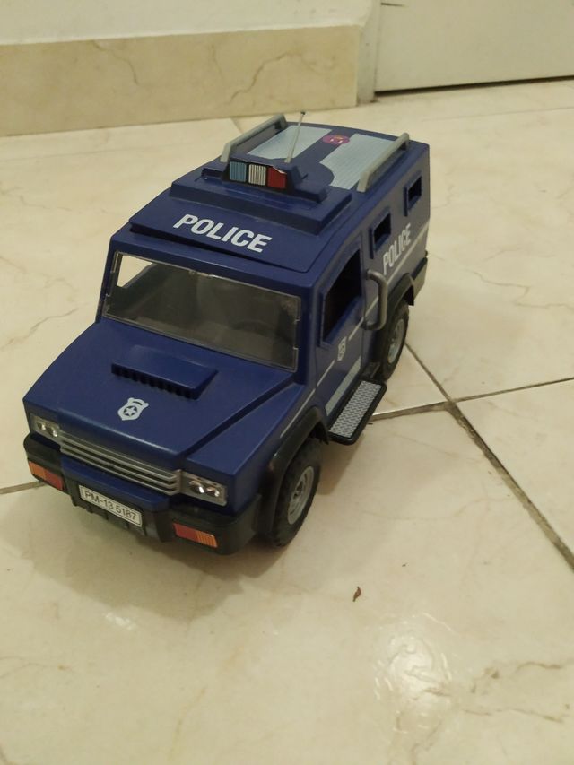 Furgón policía Playmobil